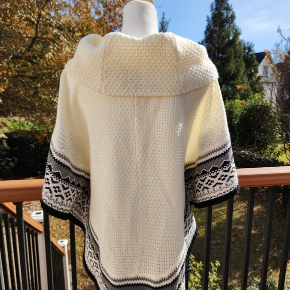 New Directions Ivory and Charcoal Knit Poncho- S - Picture 6 of 6